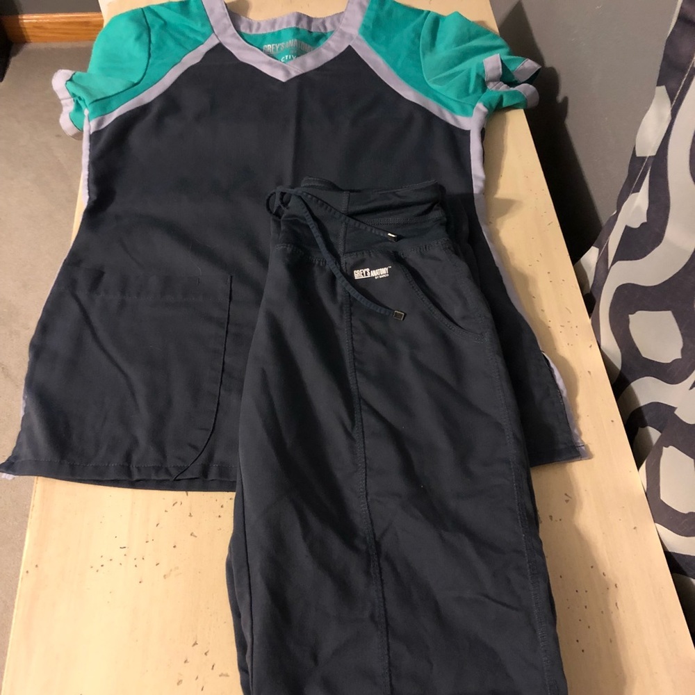 Scrub set